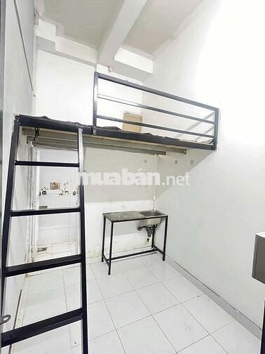 Duplex cửa sổ trời thoáng mát có kệ bếp giá rẻ gác cao ko đụng đầu