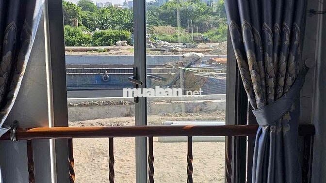 Cho thuê nhà view sông mát mẻ, thoáng mát ngay đại học văn lang