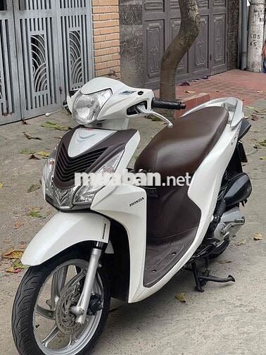 Honda Vision trắng xe chạy ít chính chủ