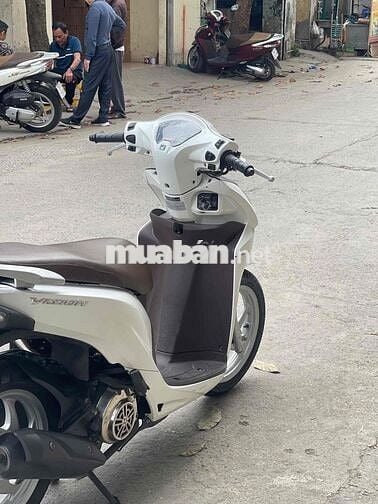 Honda Vision trắng xe chạy ít chính chủ