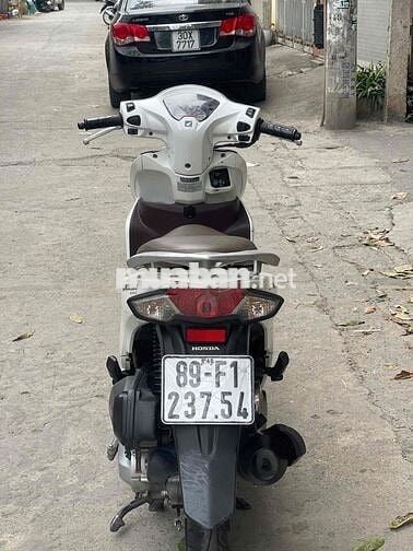 Honda Vision trắng xe chạy ít chính chủ