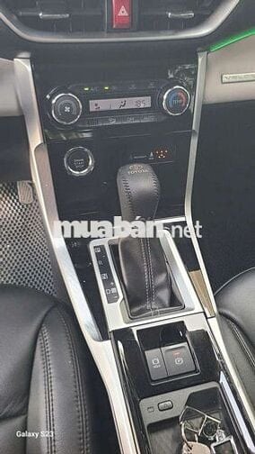 Toyota Veloz Cross Top 2022 Trắng Tự động 7 chỗ