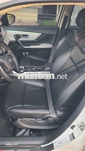 Toyota Veloz Cross Top 2022 Trắng Tự động 7 chỗ