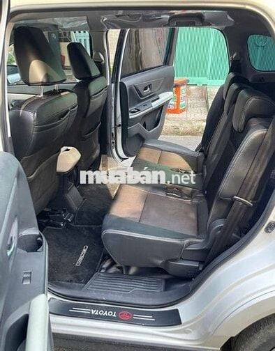 Toyota Veloz 2024 Trắng 7 chỗ 23 ngàn km