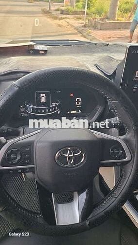 Toyota Veloz Cross Top 2022 Trắng Tự động 7 chỗ