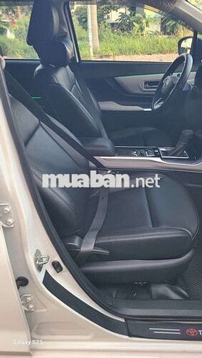 Toyota Veloz Cross Top 2022 Trắng Tự động 7 chỗ