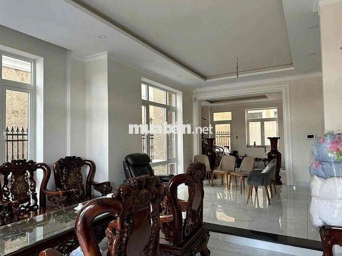 Biệt Thự Ngay Phố Đi Bộ  Bạch Đằng 10x25m 1 trệt 2 Lầu có thang máy