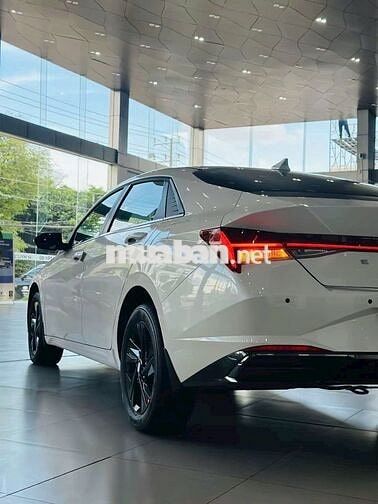 Hyundai Elantra 1.6 Đặc Biệt 2025 Trắng