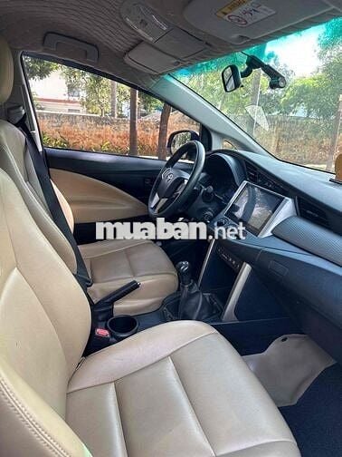 Toyota Innova 2.0E 2018 Số sàn 8 chỗ Nâu