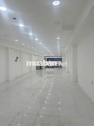 Mặt Tiền Đường Âu Cơ Trống Suốt, Phường 10, Quận Tân Bình. 