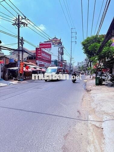 Mặt Tiền Đường Âu Cơ Trống Suốt, Phường 10, Quận Tân Bình. 