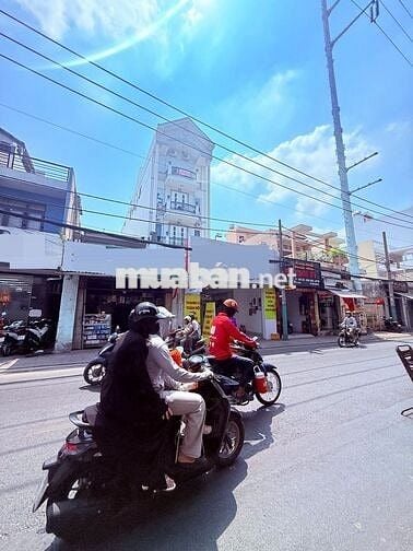 Mặt Tiền Đường Âu Cơ Trống Suốt, Phường 10, Quận Tân Bình. 