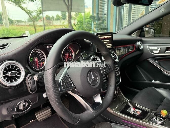 Mercedes-Benz CLA45 AMG 4MATIC 2015 Trắng ngọc tra