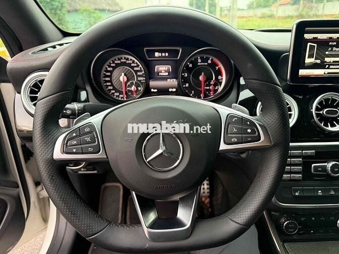 Mercedes-Benz CLA45 AMG 4MATIC 2015 Trắng ngọc tra