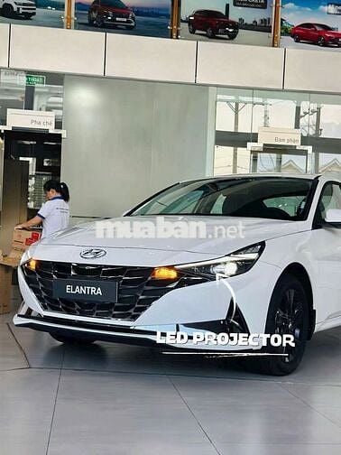 Hyundai Elantra 1.6 Đặc Biệt 2025 Trắng