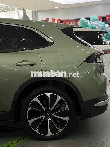 VinFast VF8 Plus - Trả trước từ 100Tr nhận xe ngay