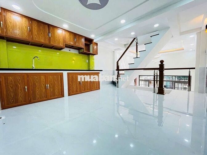 CHỈ 4.6 TỶ - MUA ĐƯỢC NHÀ SÁT VẠN PHÚC CITY 🔥
Nhà 2 Tầng 3 PN 2 WC