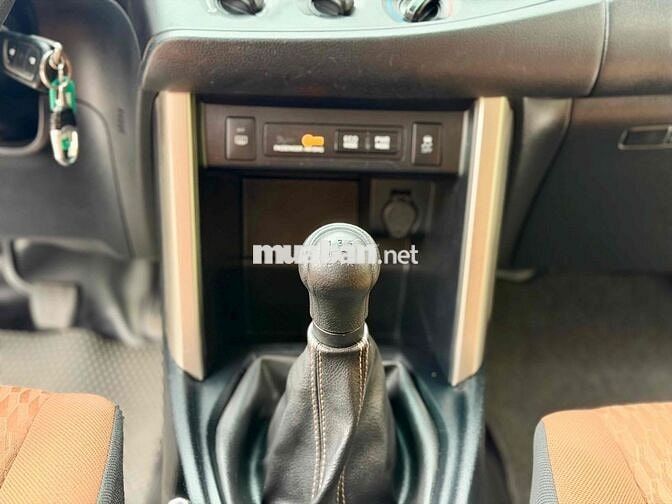 Toyota Innova 2.0E MT 2020 Trắng Số sàn