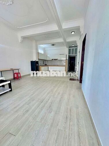 Căn hộ 2pn2wc bạn côngrộng gần 100m² full nội thất thang máy gần UTH