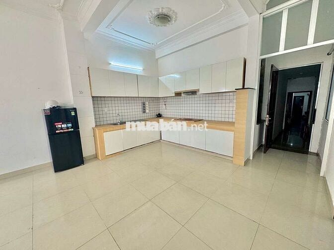 Căn hộ 2pn2wc bạn côngrộng gần 100m² full nội thất thang máy gần UTH