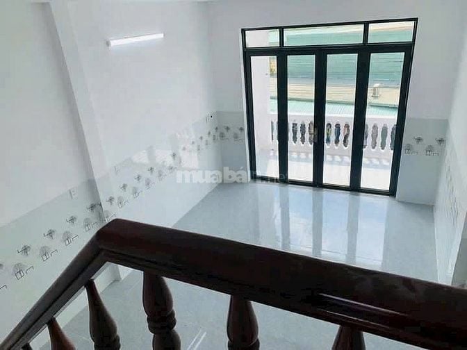 Cho thuê nhà mới xây 1 trệt 1 lầu  2 PN. Giá 4tr5, sát chợ Chánh Lưu