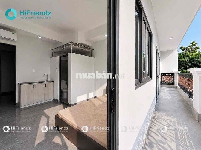 KHAI TRƯƠNG STUIDO CỬA SỔ THOÁNG GẦN CỔNG TRƯỚC VĂN LANG CƠ SỞ 3