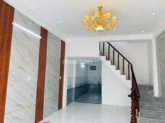 Cho thuê nhà mới xây 1 trệt 1 lầu  2 PN. Giá 4tr5, sát chợ Chánh Lưu