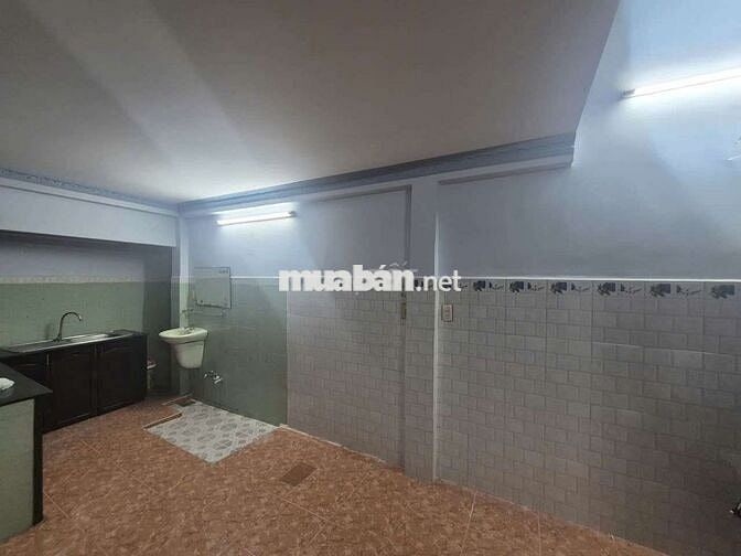 CHO THUÊ NHÀ HẺM 3 GÁC. 1 TRỆT 1 LỦNG 1 LẦU, DT 5×8 CÓ 2PN,3WC