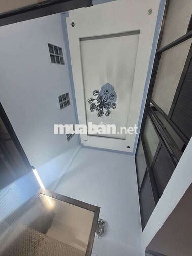 CHO THUÊ NHÀ HẺM 3 GÁC. 1 TRỆT 1 LỦNG 1 LẦU, DT 5×8 CÓ 2PN,3WC