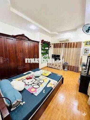Bán Nhà Trệt 1 Lầu, Đường CMT8 Quận 3, nhà cứng cáp