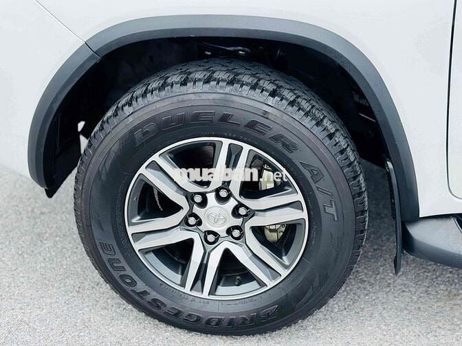 Toyota Fortuner 2024 2.4L 4x2AT Trắng