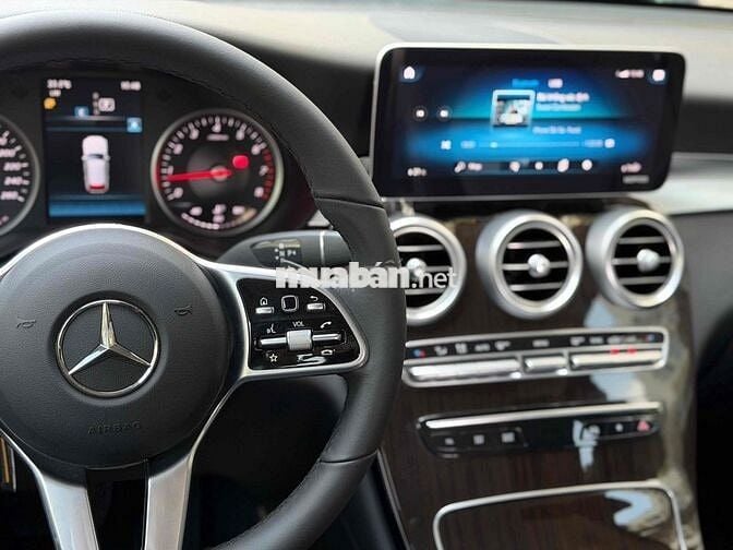 Mercedes GLC 200 model 2022