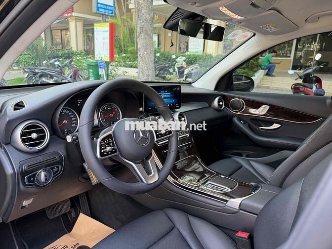 Mercedes GLC 200 model 2022