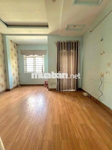 cho thuê nhà 2 lầu gần Trường Tô Ngọc Vân dt 4,5x15m sân ô tô