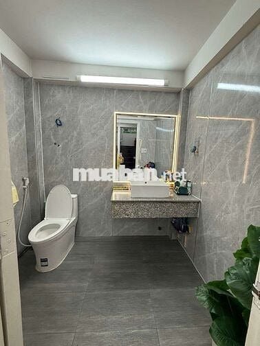 CHO THUÊ NHÀ NGUYÊN CĂN MẶT TIỀN 6M LÀM VĂN PHÒNG, SPA, PHÒNG KHÁM