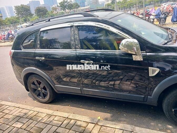 Chevrolet Captiva 7 chỗ màu Đen