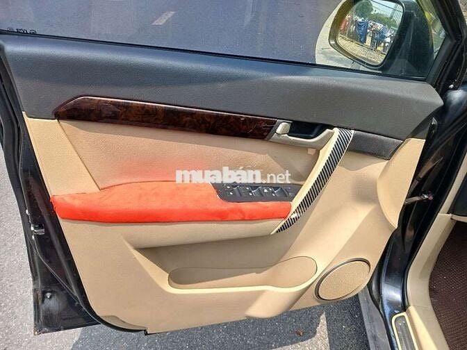 Chevrolet Captiva 7 chỗ màu Đen