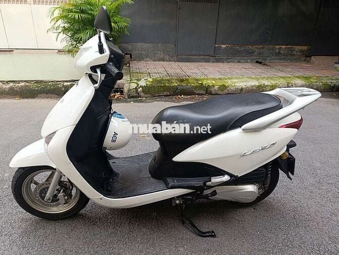 Honda SCR 110 Trắng Xăng