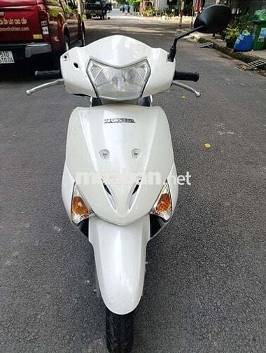 Honda SCR 110 Trắng Xăng