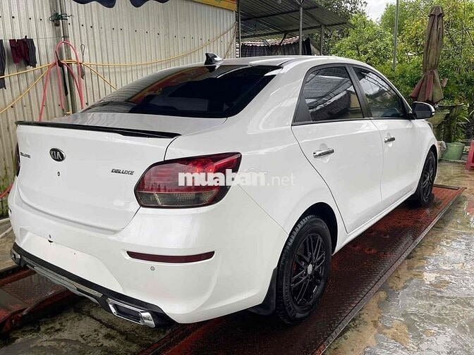 Kia Soluto Deluxe Trắng Số sàn Xăng 5 chỗ