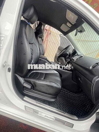 Kia Soluto Deluxe Trắng Số sàn Xăng 5 chỗ