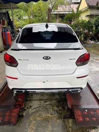 Kia Soluto Deluxe Trắng Số sàn Xăng 5 chỗ