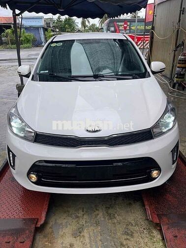 Kia Soluto Deluxe Trắng Số sàn Xăng 5 chỗ