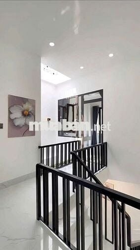 Nhà mới 1 trệt 1 lầu, 3PN, đường xe hơi 6m - Sổ hồng riêng
