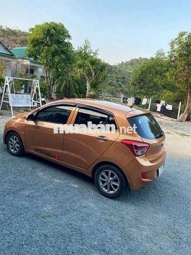 Hyundai i10 2015 Bản đủ Số sàn Xăng Vàng đồng