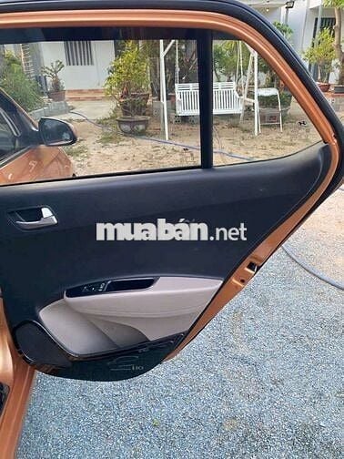 Hyundai i10 2015 Bản đủ Số sàn Xăng Vàng đồng