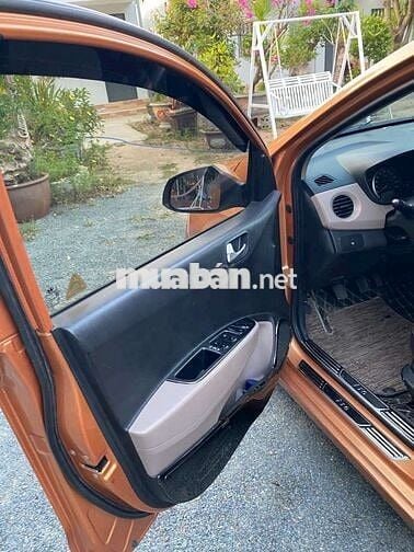 Hyundai i10 2015 Bản đủ Số sàn Xăng Vàng đồng