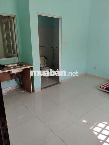 Phòng trọ 21m2,kệ bếp nấu ăn,Cửa sổ,Toilet riêng trong phòng,Giờ tự do