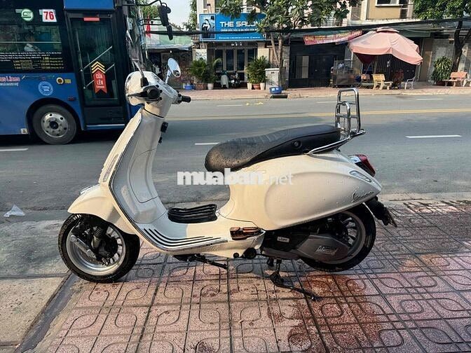 Dư dùng cần chia lại vespa 2015 cho anh e dùng.