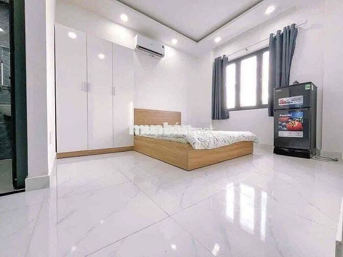 PHÒNG MÁY LẠNH CỬA SỔ TRỜI GIÁ CHỈ 3.7 TR NGAY CUỐI NGUYỄN OANH